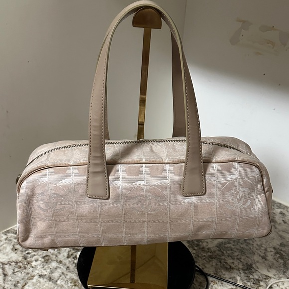 CHANEL Beige Shoulder Bag PRE-OWNED. - Picture 1 of 14